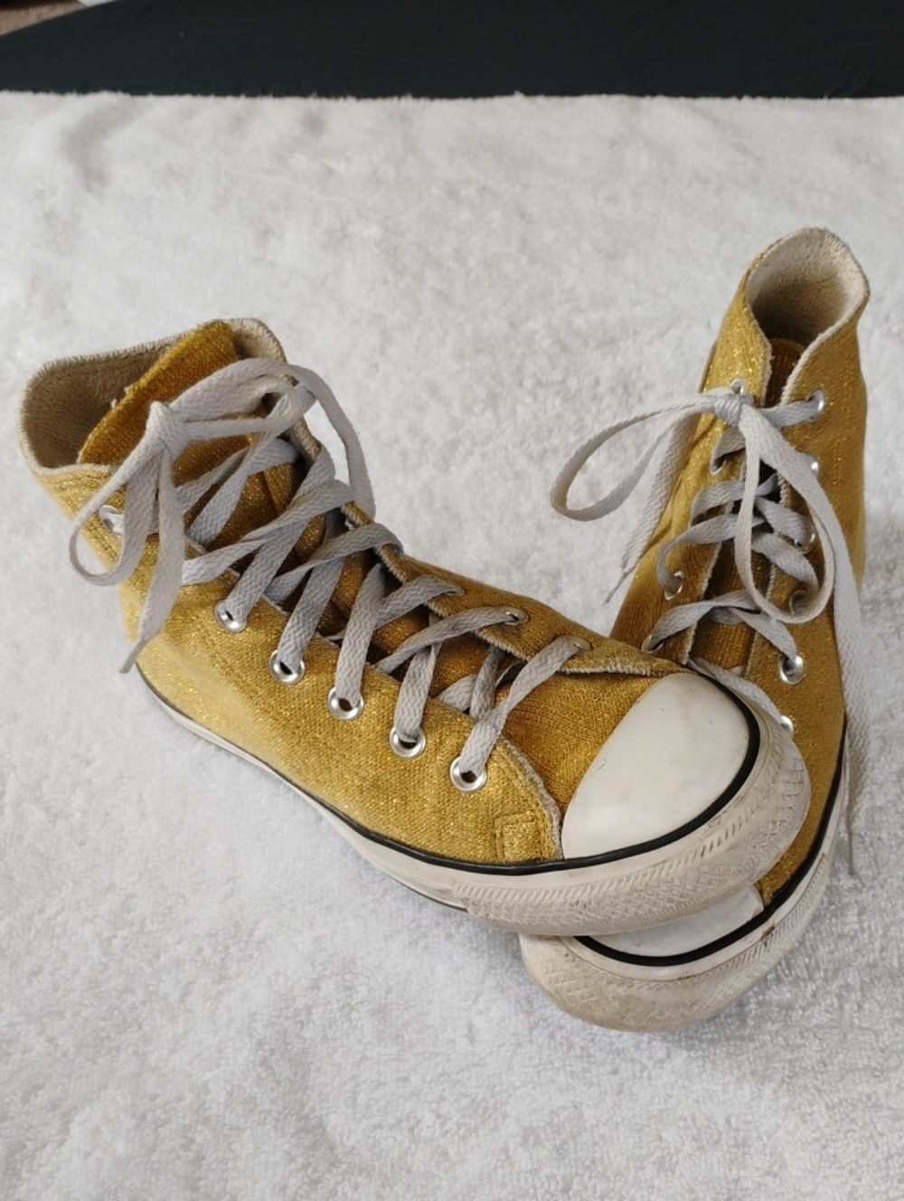 Converse High-Top Canvas Sneakers in Gold Glitter Women's Sz 8